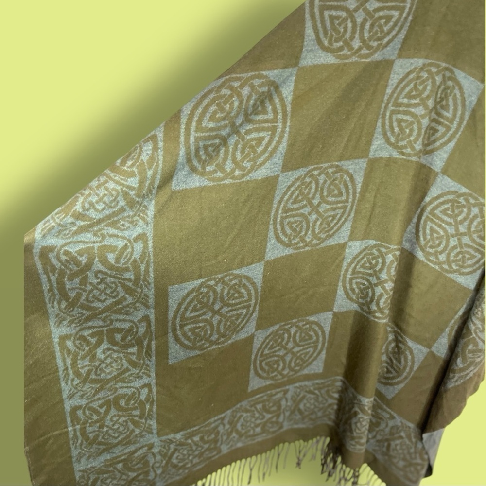 Jimmy Hourihan Fringed Shawl with Celtic Motif Boru Irish Wrap Muti Green - Picture 10 of 14